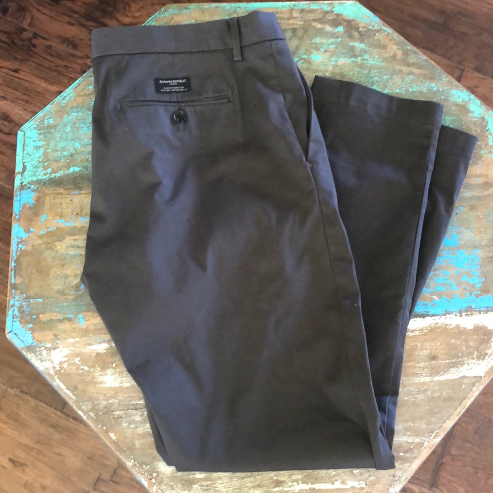 Like new men’s Banana Republic gray pants